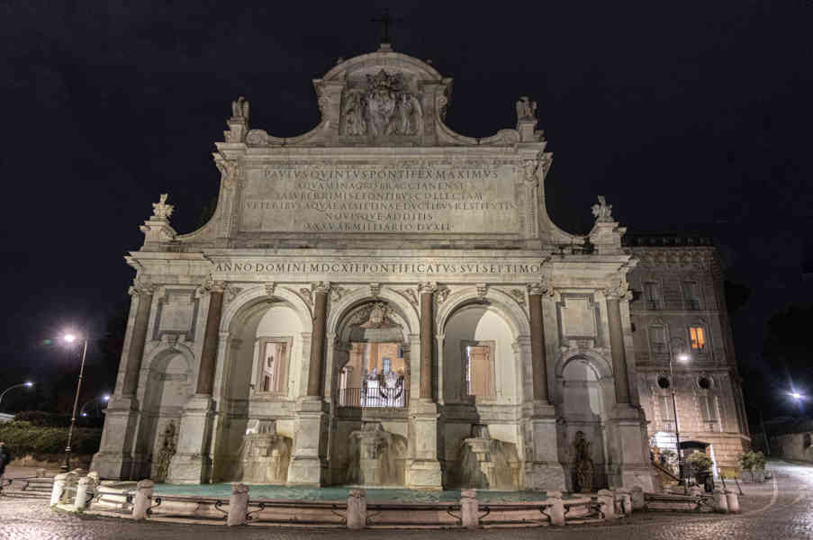287 - Italia - Roma - Fontana dell'Acqua Paola.jpg
